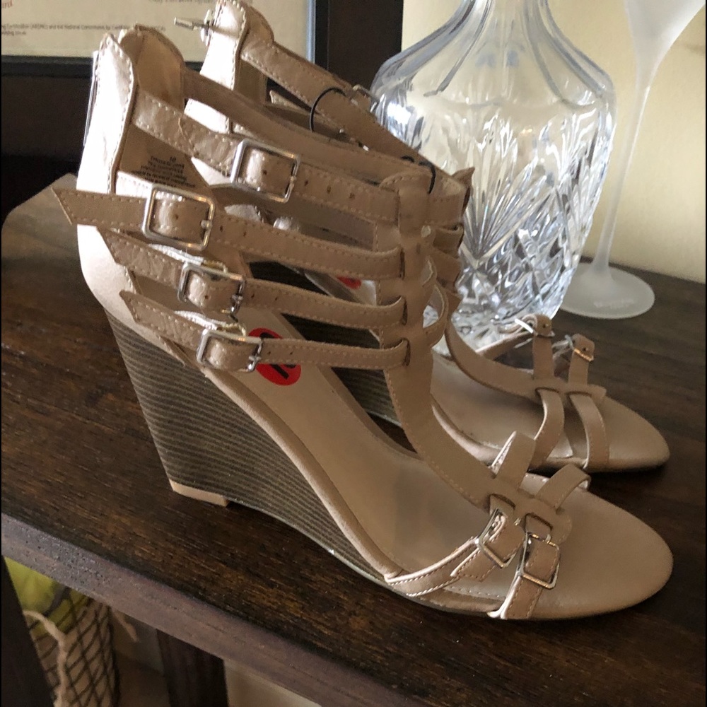 Express chunky wedge heel